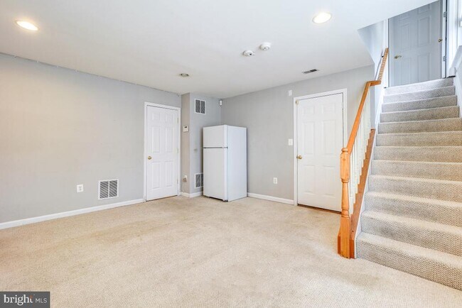 Building Photo - 6160 Cinnamon Ct