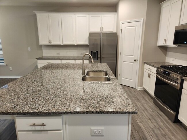 Building Photo - 3417 Park Pointe Cir
