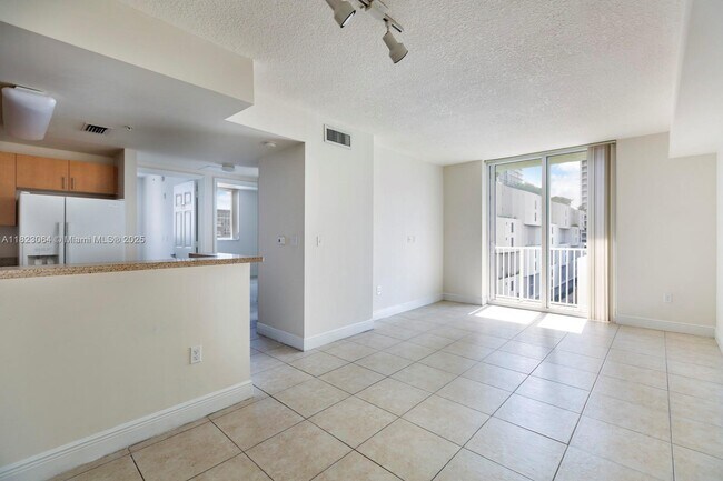 Primary Photo - 423 NE 23rd St