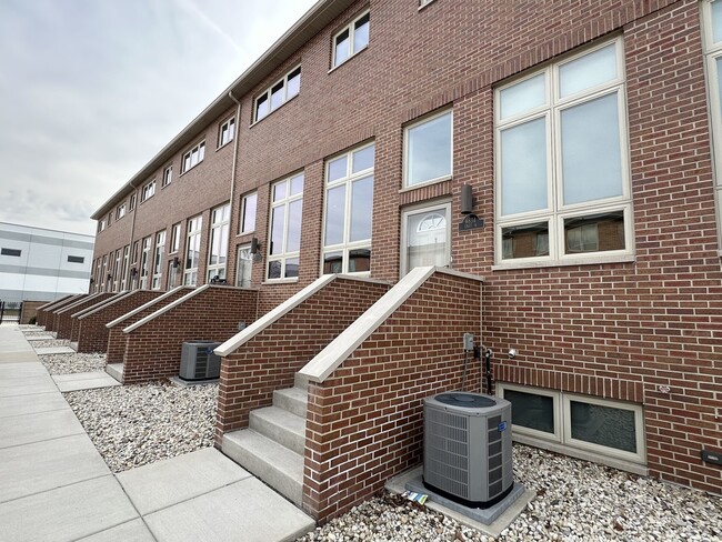 Primary Photo - 6834 W 65th St