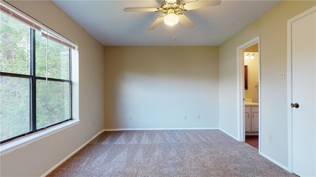 Building Photo - 307 Manuel Dr