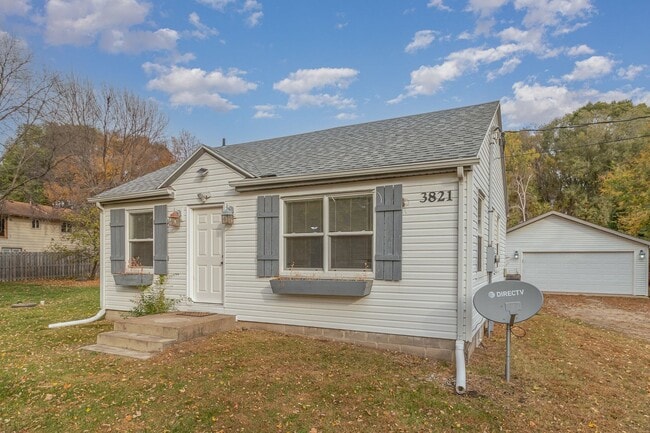Building Photo - 2 Bed | 1 Bath Across From Coon Lake