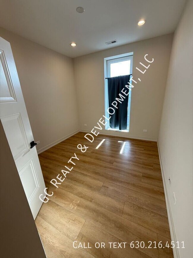 Building Photo - 3202 N Kildare Ave