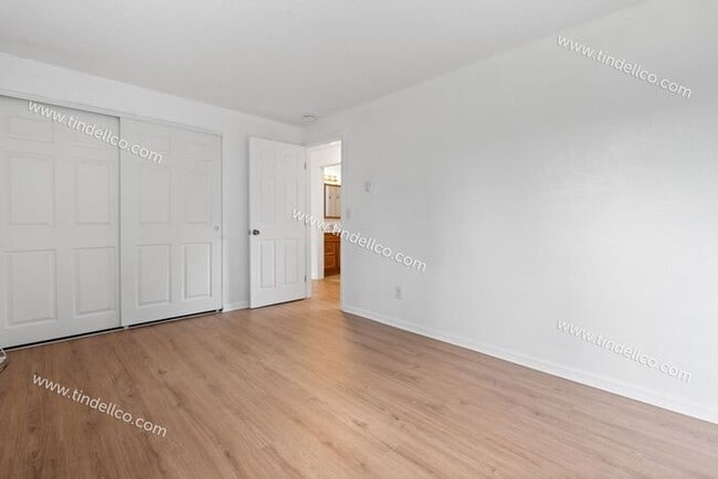 Building Photo - Updated 2BR w/ Utilities & Parking Include...