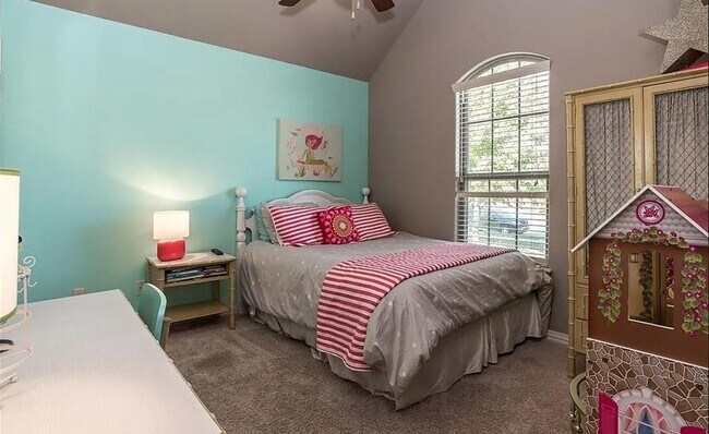 Building Photo - 3403 SW Crosswinds Blvd