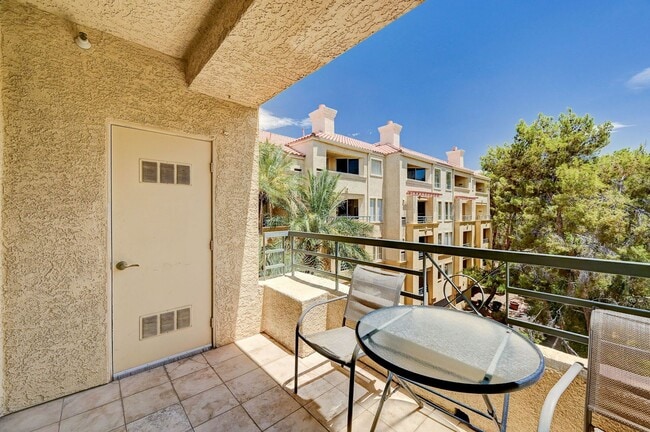 Building Photo - Luxurious Meridian Condo. Live 24/7 Guard ...