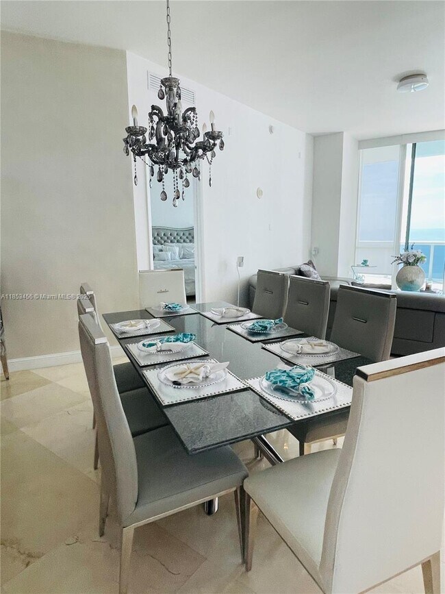 Building Photo - 16001 Collins Ave