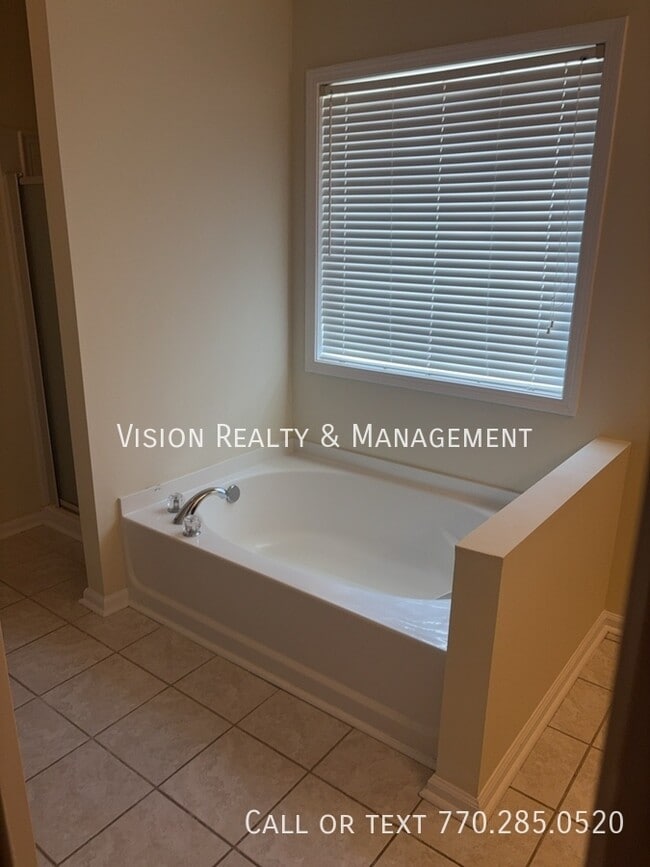 Building Photo - 2443 Tolliver Dr