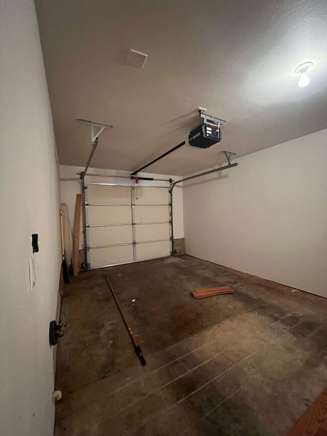 Building Photo - Rent Special: 1/2 Off February's Rent