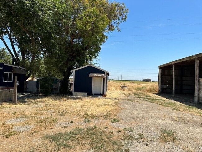 Building Photo - Country Living Byron/Tracy 3 Bedroom Count...