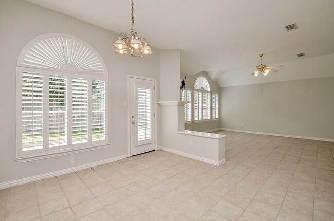 Building Photo - 20211 Canyon Ridge Ct
