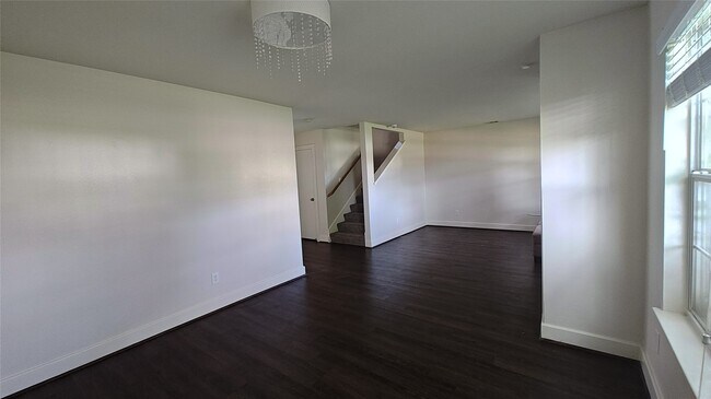 Building Photo - 11734 Chanteloup Dr