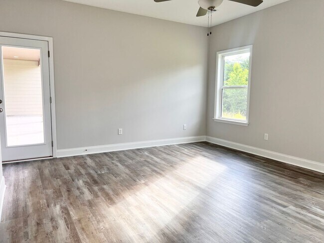Building Photo - 8024 English Ivy Ct