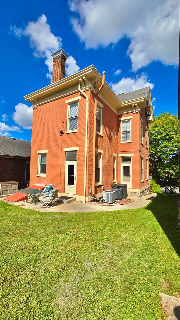 Building Photo - 214 Fairfield Ave