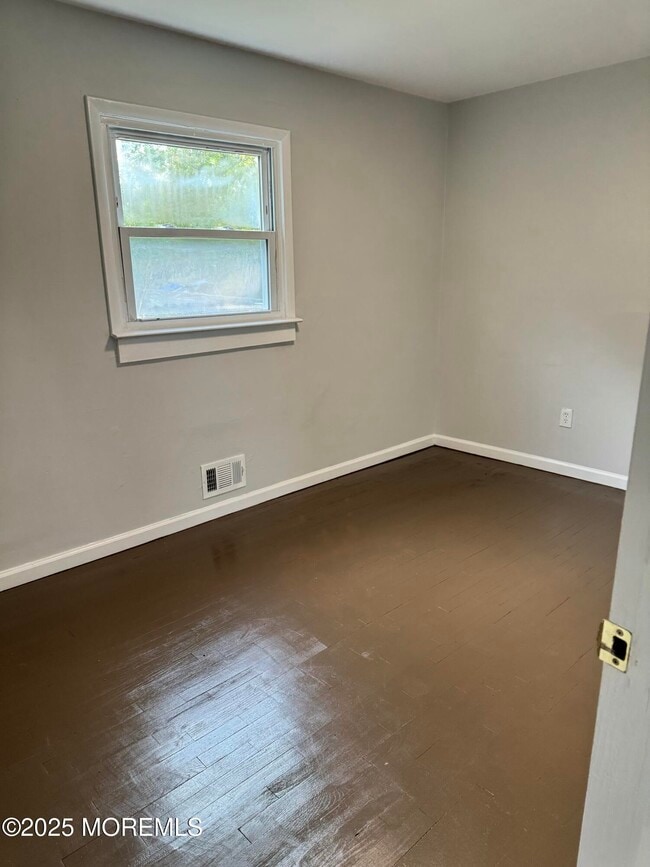 Building Photo - 117 Charles Ave