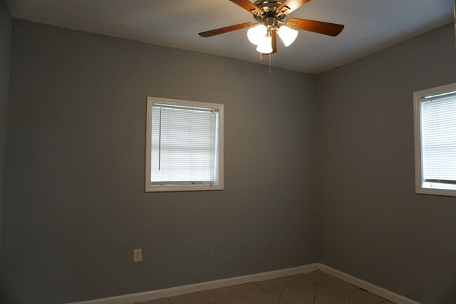 Building Photo - 504 Pinecrest Dr