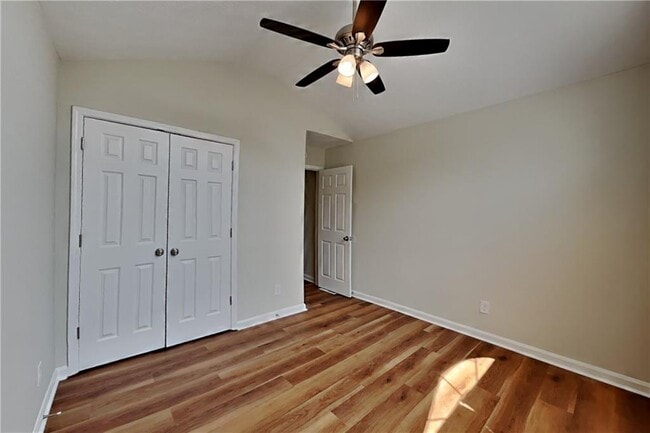 Building Photo - 1020 Sycamore Summit