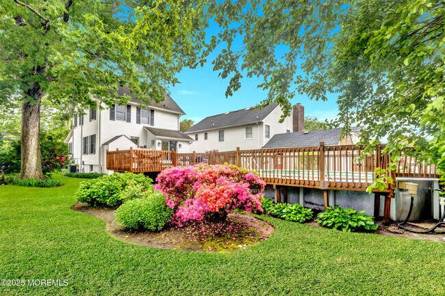 Building Photo - E370 E Main St