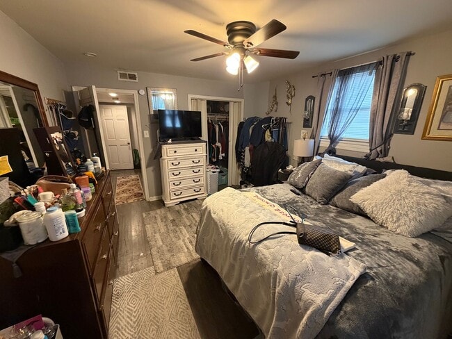 Building Photo - 3212 Barton Ave