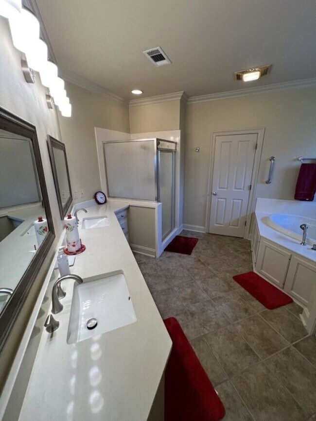 Building Photo - Beautifully Furnished 4-Bedroom Home in Zachary's Audubon Lakes!