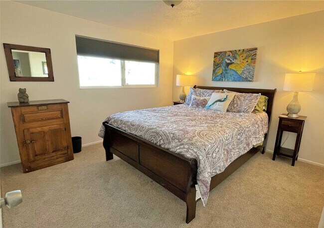 Building Photo - 10499 S Carnation Dr