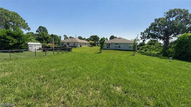 Building Photo - 1607 Hazel Ave S