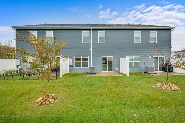 Building Photo - New 3BR Townhome in Saylor’s Place – Modern Finishes & Prime Jonesborough Location