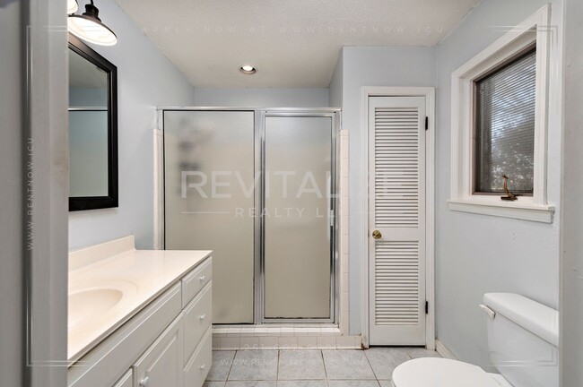 Building Photo - Immaculate 3BR / 2BA Home in Carriage Hills