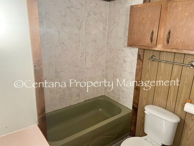 Building Photo - 2 bedroom mobile home near McDonald's!