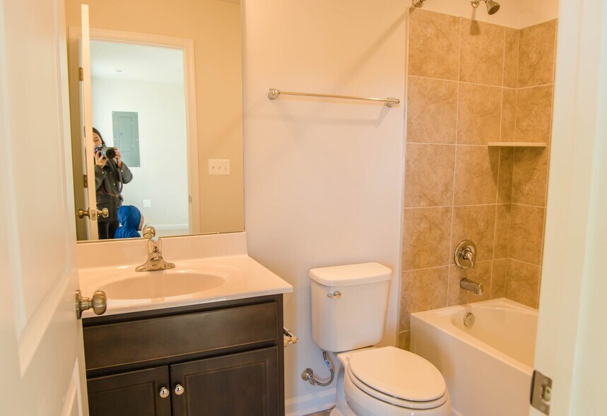 Building Photo - 113 Oakshire Ct