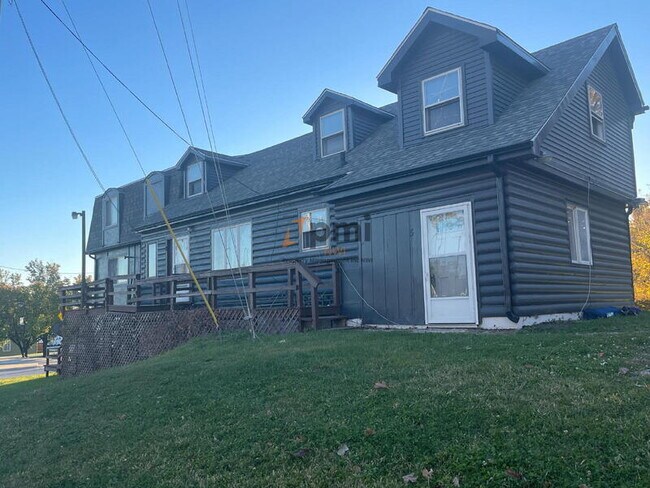 Building Photo - 8000 Lake Shore Dr