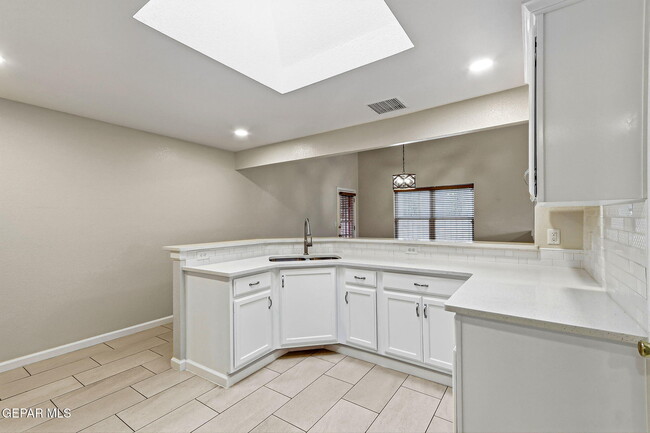 Building Photo - 1308 Rose Bud Ln