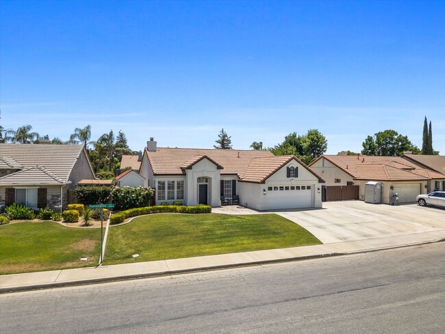 Building Photo - 10303 Roehampton Ave