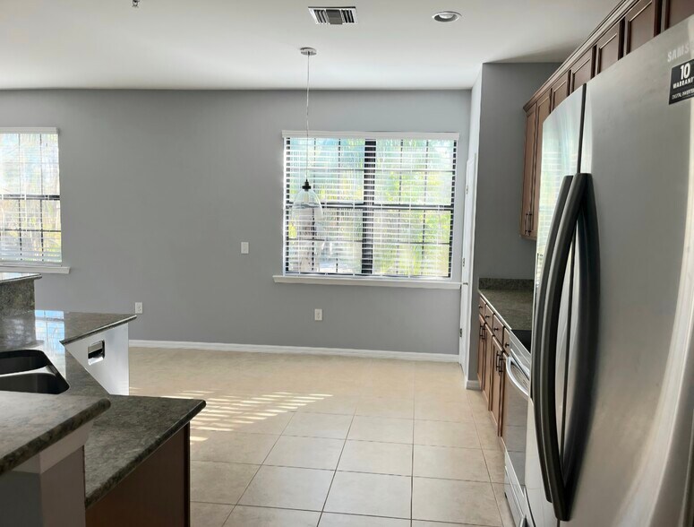 Building Photo - 3702 Pino Vista Way