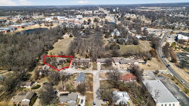 Building Photo - 1910 W 4th St S