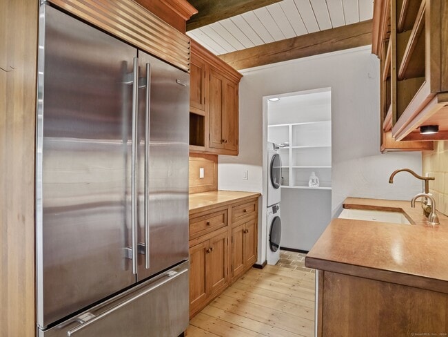 Building Photo - 8 Bayberry Ridge Rd