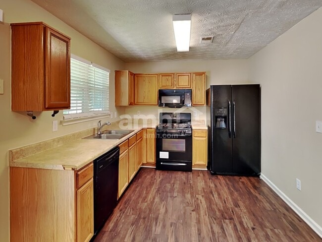Building Photo - 1626 Sparrow Wood Ln SW