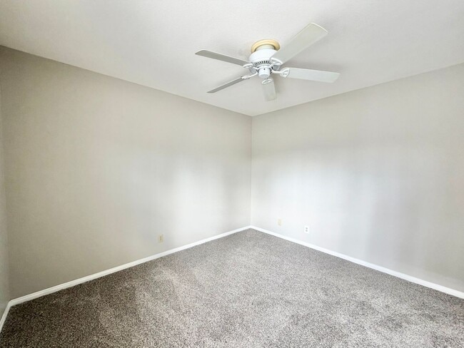 Building Photo - AVAILABLE NOW!! 3 Bedroom 2 Bathroom Condo in Palm Springs!