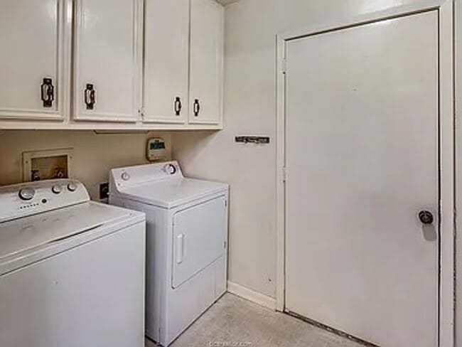 Building Photo - Bryan - 5 bedrooms / 3 bath / Carport / Fe...