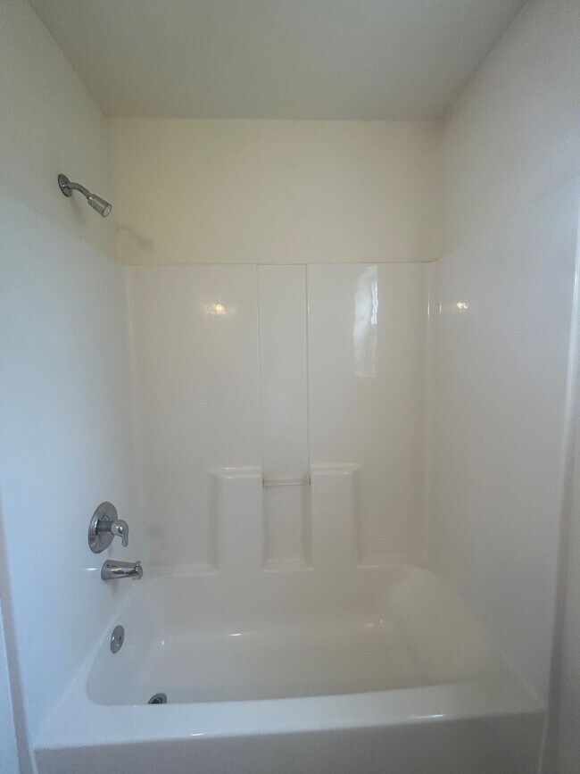 Building Photo - 465 Taft Ave