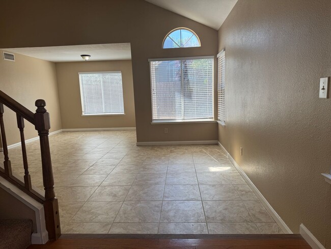 Building Photo - New carpet and paint!