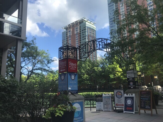 Building Photo - 480 N McClurg Ct