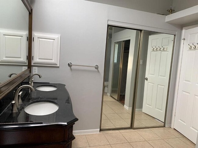 Building Photo - 3111 Lazy Brook Dr