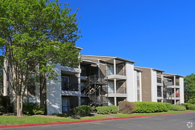Building Photo - Avistar On The Blvd