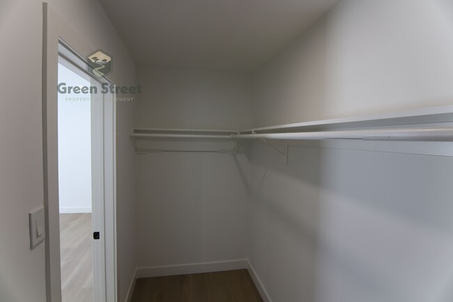 Building Photo - 6831 Amherst St