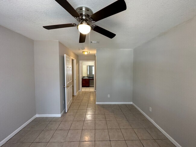 Building Photo - 2 Bedroom 2 bath unit for rent ~ water, sewer, trash, pest control and lawn care included!