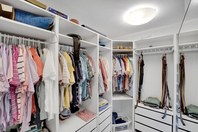 Building Photo - 4114 W Palm Aire Dr