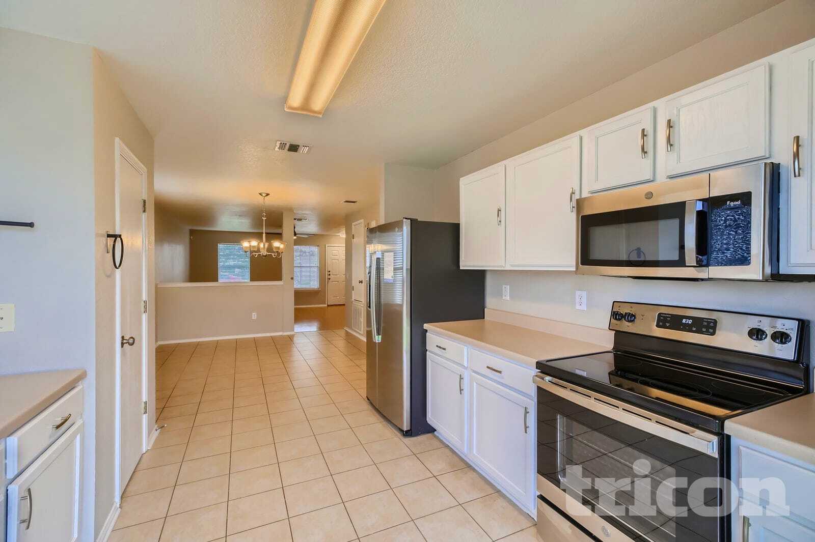 Building Photo - 9227 Dublin Heights