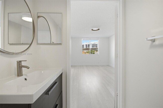 Building Photo - 1010 NW 11th St