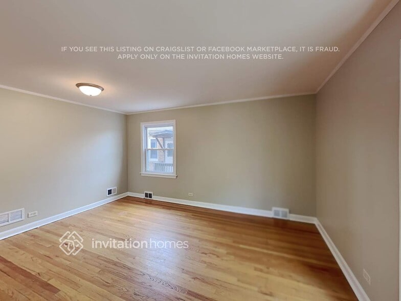 Building Photo - 2332 Leyden Ave